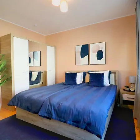Апартаменти Green Cozy And Central 1bdrm