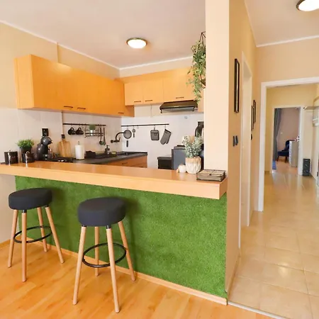 Green Cozy And Central 1bdrm Апартаменти Софія