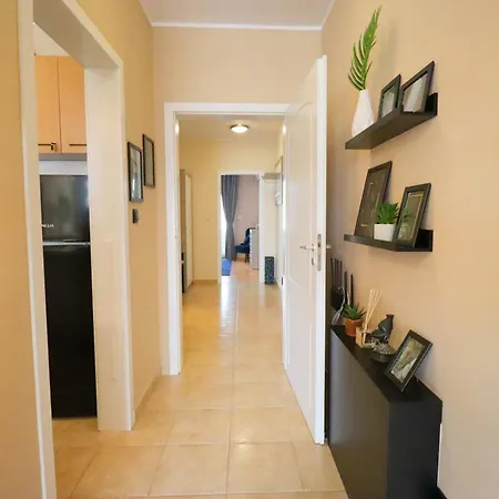 Апартаменти Green Cozy And Central 1bdrm Софія